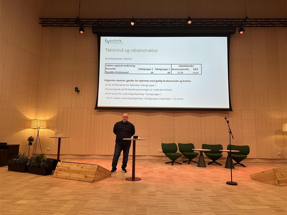 Jørgen Dalsberg orienterer om bompenger - Klikk for stort bilde