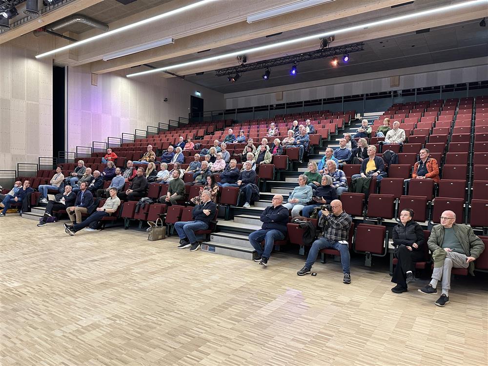 Tptaøt 67 var til stede i salen - litt under halvfult - Klikk for stort bilde